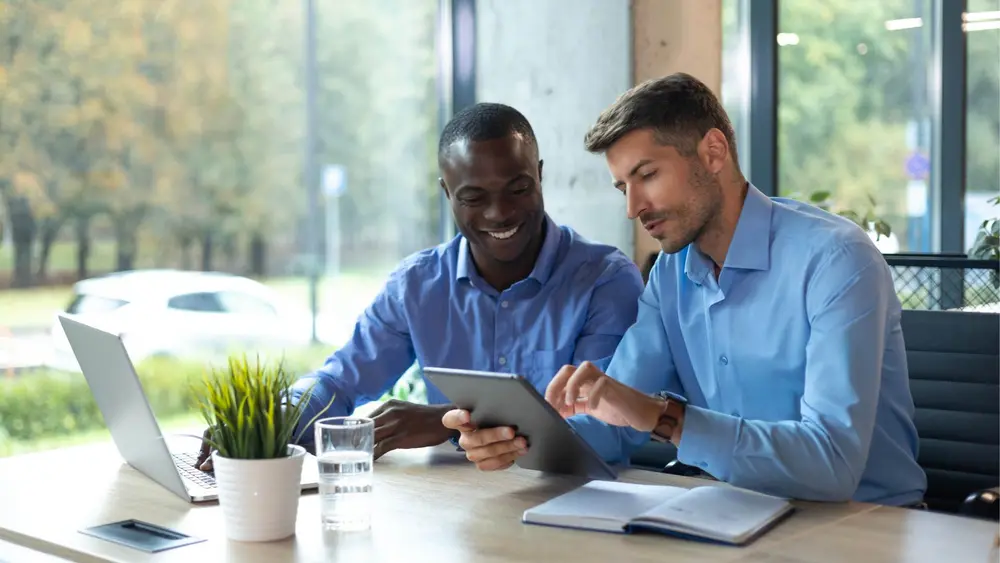 نابغههای ساکت که این عادتهای عجیب را دارند پیش از صحبت کردن وقفههای غیرعادی طولانی میگیرند