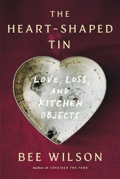 جلد کتاب «The Heart-Shaped Tin: Love, Loss, and Kitchen Objects» اثر بی ویلسون.