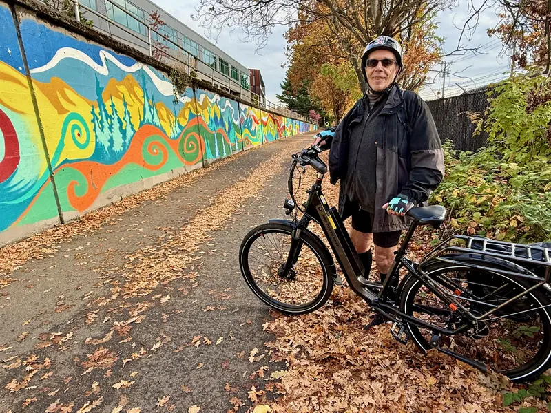 سوار روی دوچرخه الکتریکی Rad Power Bikes