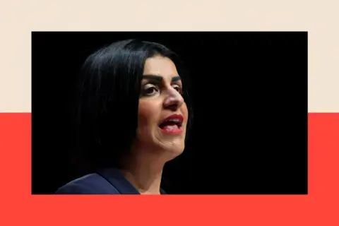 رویترز – وزیر داخلی بریتانیا شابانه محمود در حال سخنرانی روی صحنه