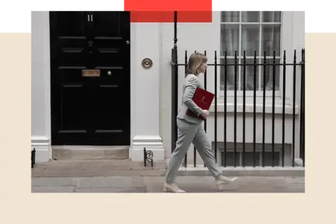 پیای مدیا – وزیر مالی بریتانیایی رِیوز از شماره ۱۱ داونینگ استریت پیش از اعلام بررسی هزینهها میروند