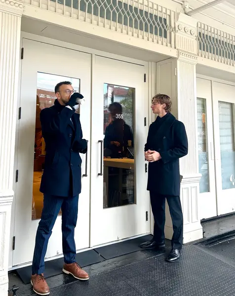 مردانی که در نگهداری درب هستند