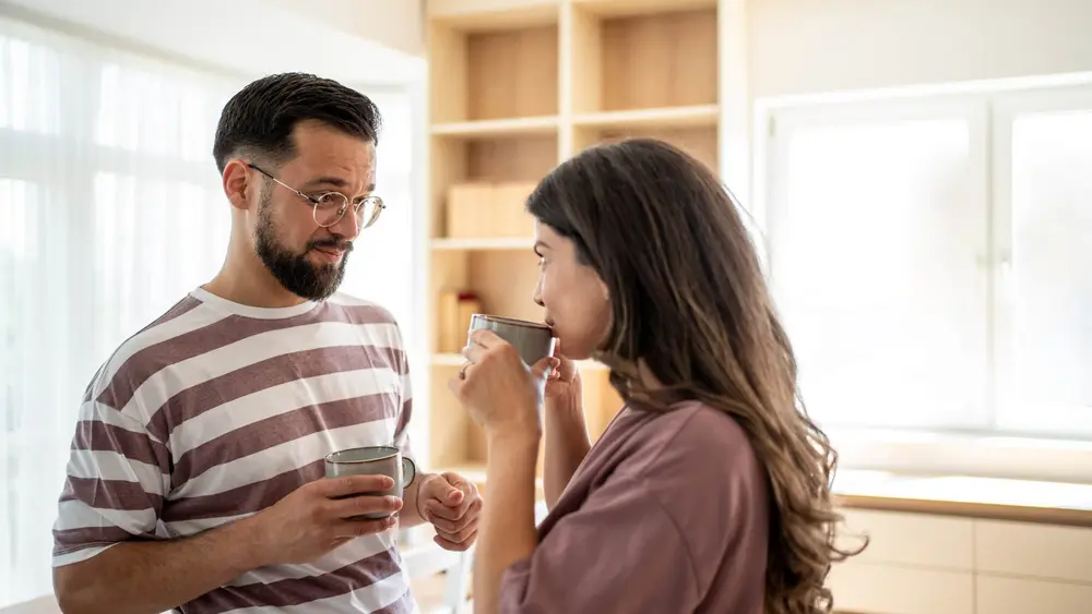 زنی که همیشه در تعقیب است؛ دورکننده نیاز دارد احساسات خود را به‌اشتراک بگذارد