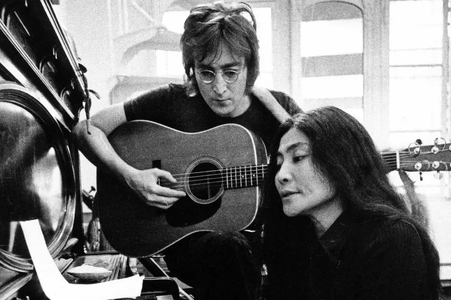 جان لنن و یوکو اونوی در نیویورک دههٔ ۷۰. جان لنن و یوکو اونوی در ONE TO ONE: JOHN & YOKO، انتشار Magnolia Pictures.
