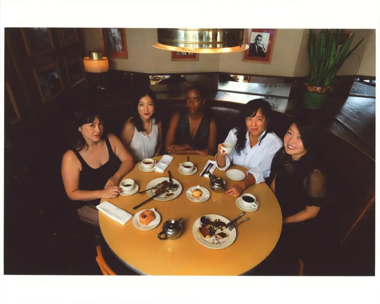 میزگرد نویسندگان.