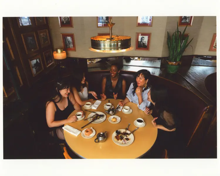 نویسندگان آجا گیبل، ژان چن هو، آنجلا فلورنوی، جید چانگ و ژوان جولیانا وانگ.