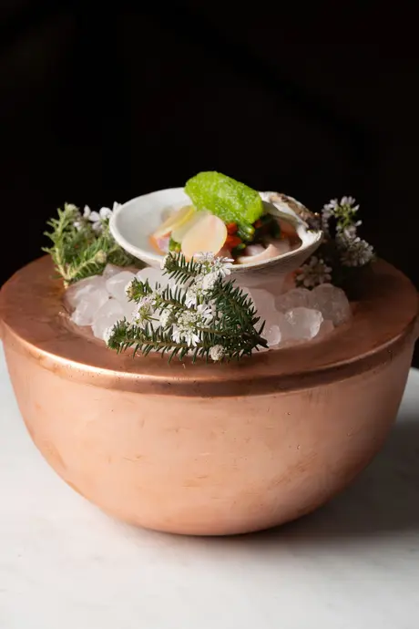 یک بشقاب غذا در رستوران AC Kitchen