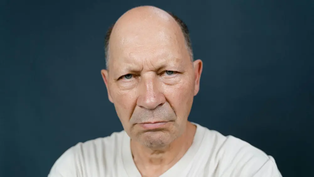 مردی که حق‌طلب است