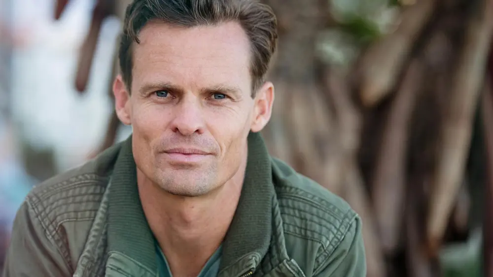 مردی که به چیز خوب اعتماد ندارد