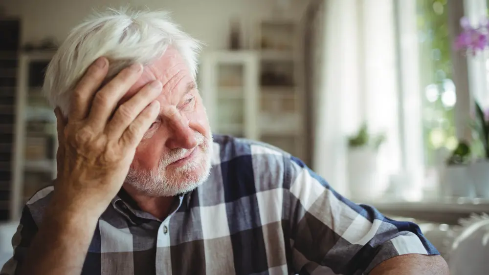 مرد مضطرب در حالت بقا که روزی بد دارد